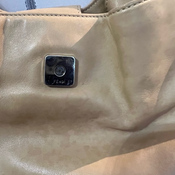 π₯ Vintage Fendi leather purse π₯ - Picture 13 of 16